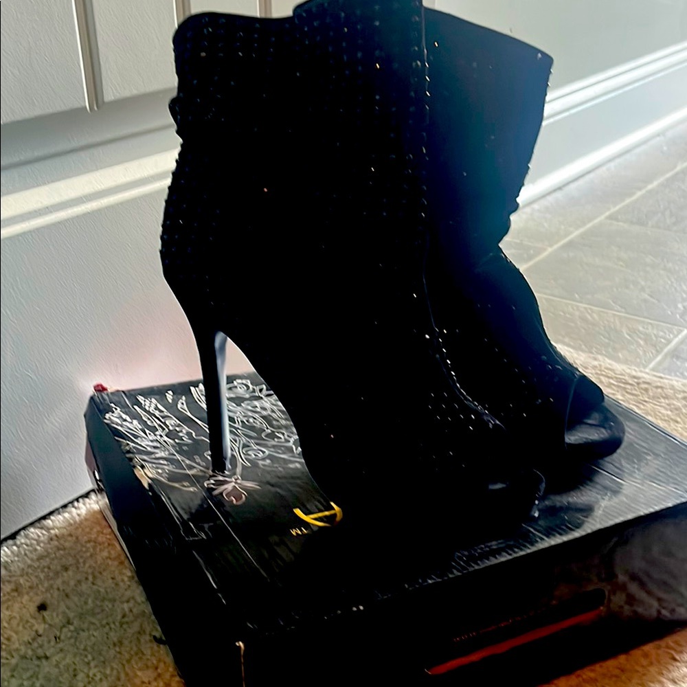 Liliana Black Studded Heeled Boots
